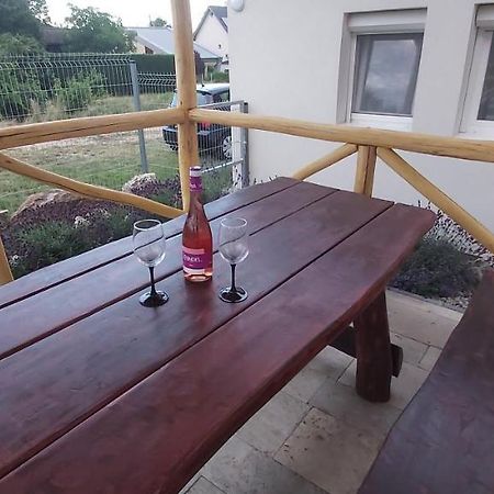 Lali Apartman Balatonudvari Bagian luar foto