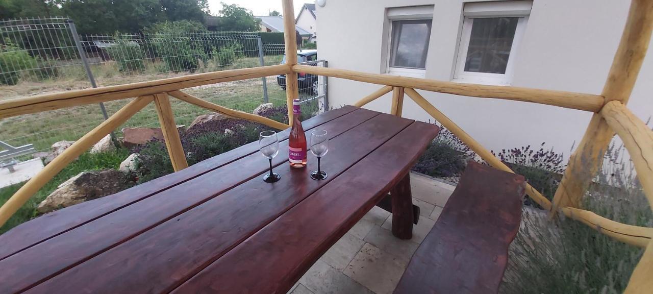 Lali Apartman Balatonudvari Bagian luar foto